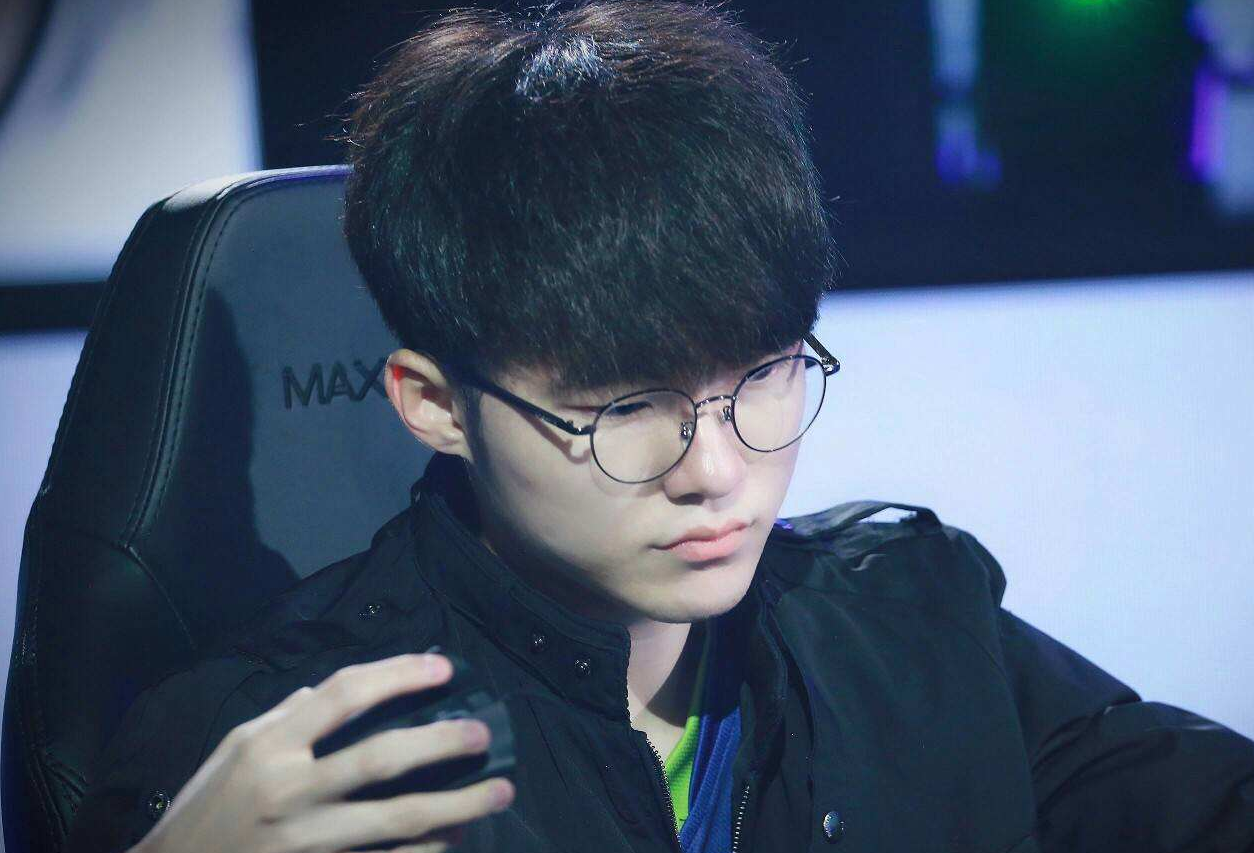 提早站到比